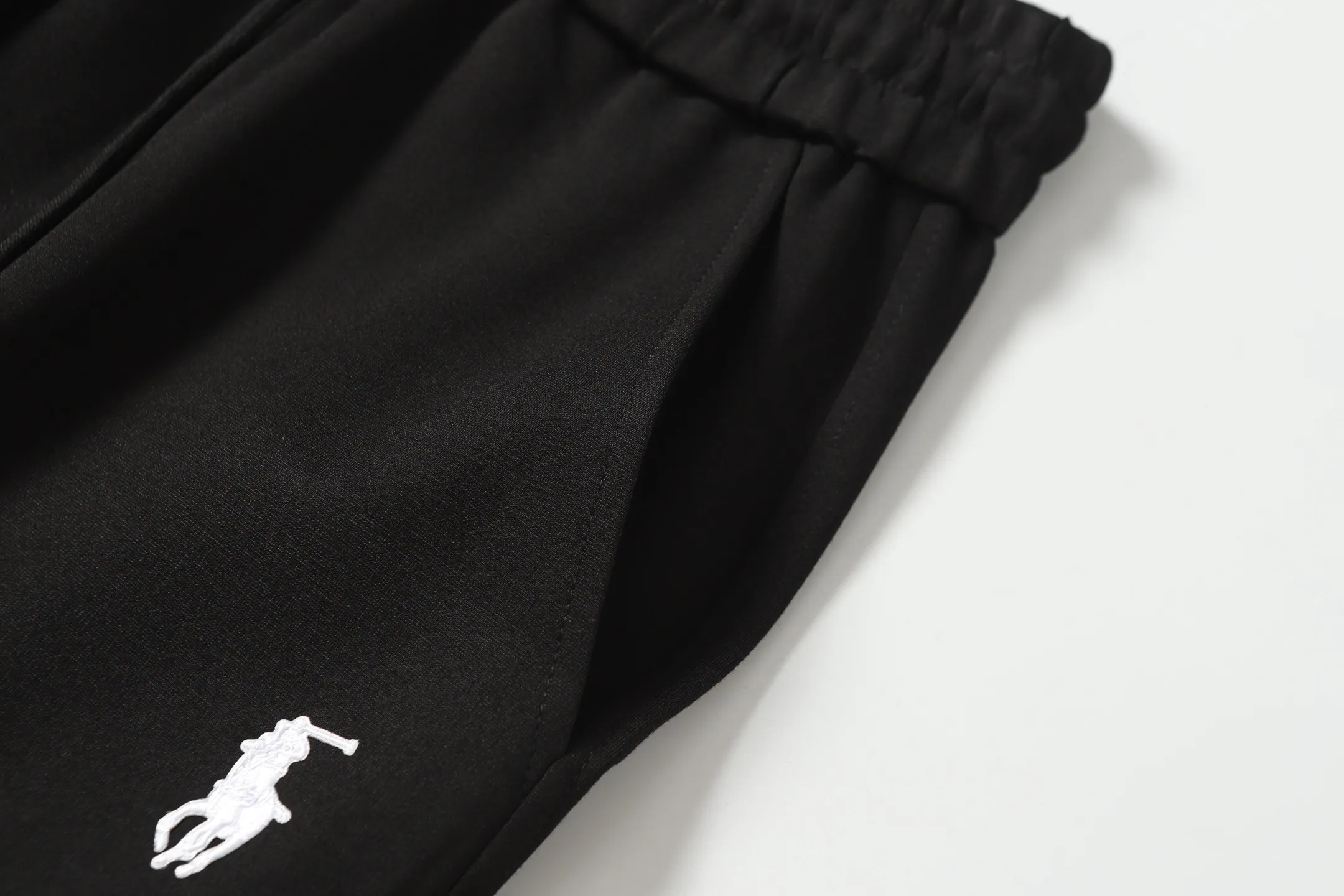 P260 🔥50ss new product Paul Ralph Lauren trousers, original counter casual, with knitting, luxury classic brand original LOGO accessories, counter best-selling style, very comfortable to wear, low-key yet luxurious, very classy to wear. Needless to say, the trousers style and tailoring, the upper body is exquisite and vivid👍High-end first-class top quality materials, truly palace-level casual pants, made of Turkish cotton ✂️The quality is outstanding. After heavy washing, the pants are very soft and not picky. The upper body is absolutely stylish and extremely luxurious. Size: S.M.L.XL.XXL
